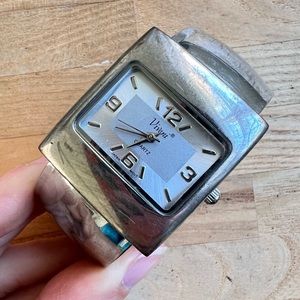 Vivani ladies silver tone square hinged cuff watch NEW BATTERY